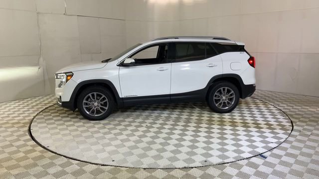 Used 2024 GMC Terrain SLT AWD/4WD image 5