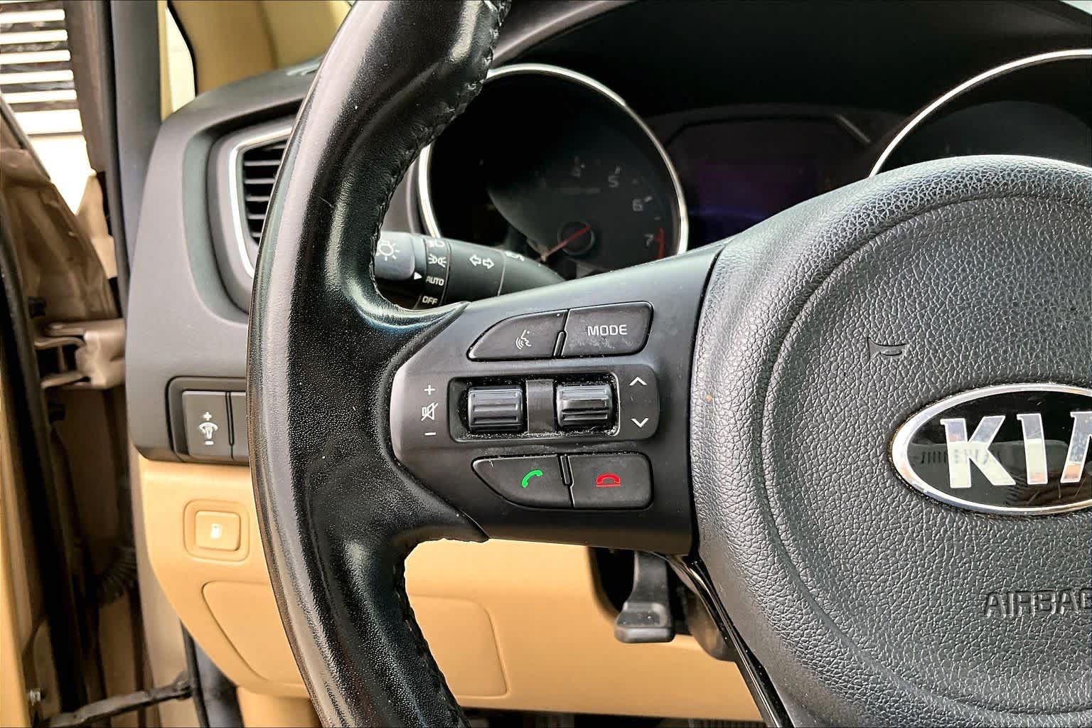 Used 2017 Kia Sedona LX w/ LX Essentials Premium Package FWD image 20