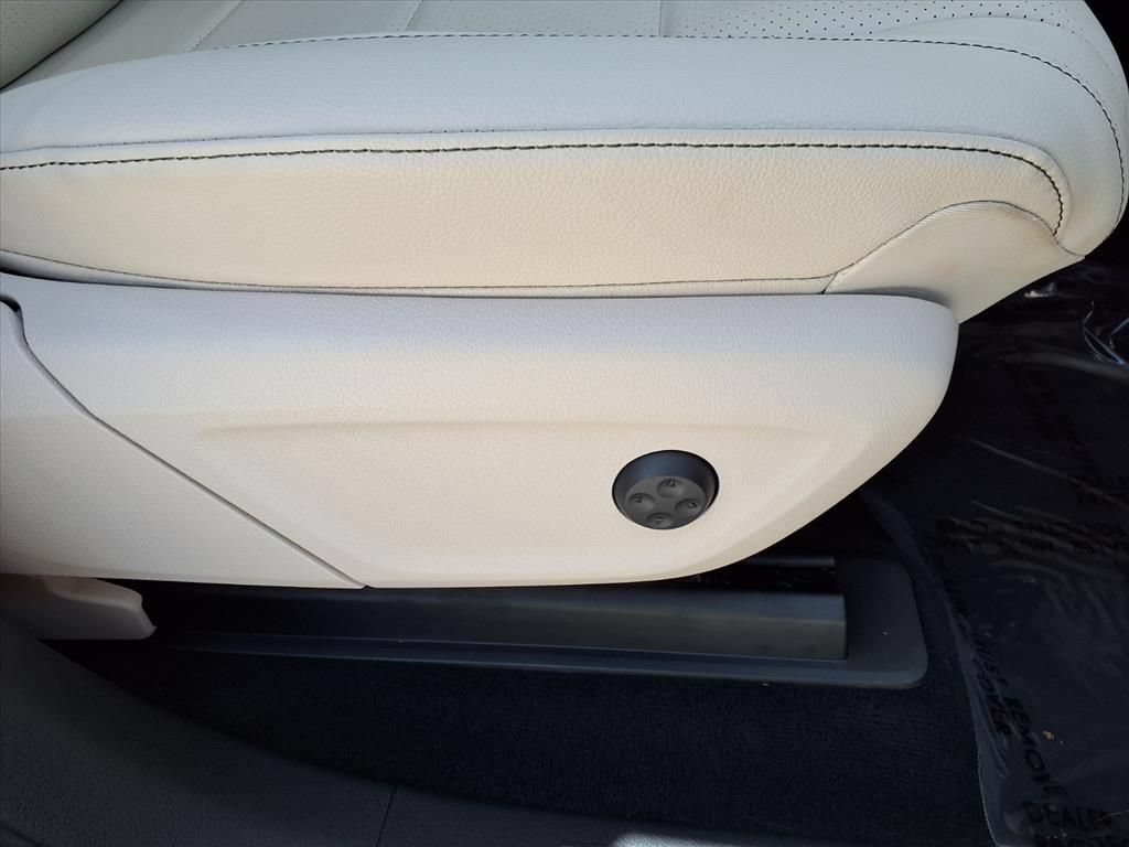 Used 2024 Mercedes-Benz GLE 450e 4MATIC image 11