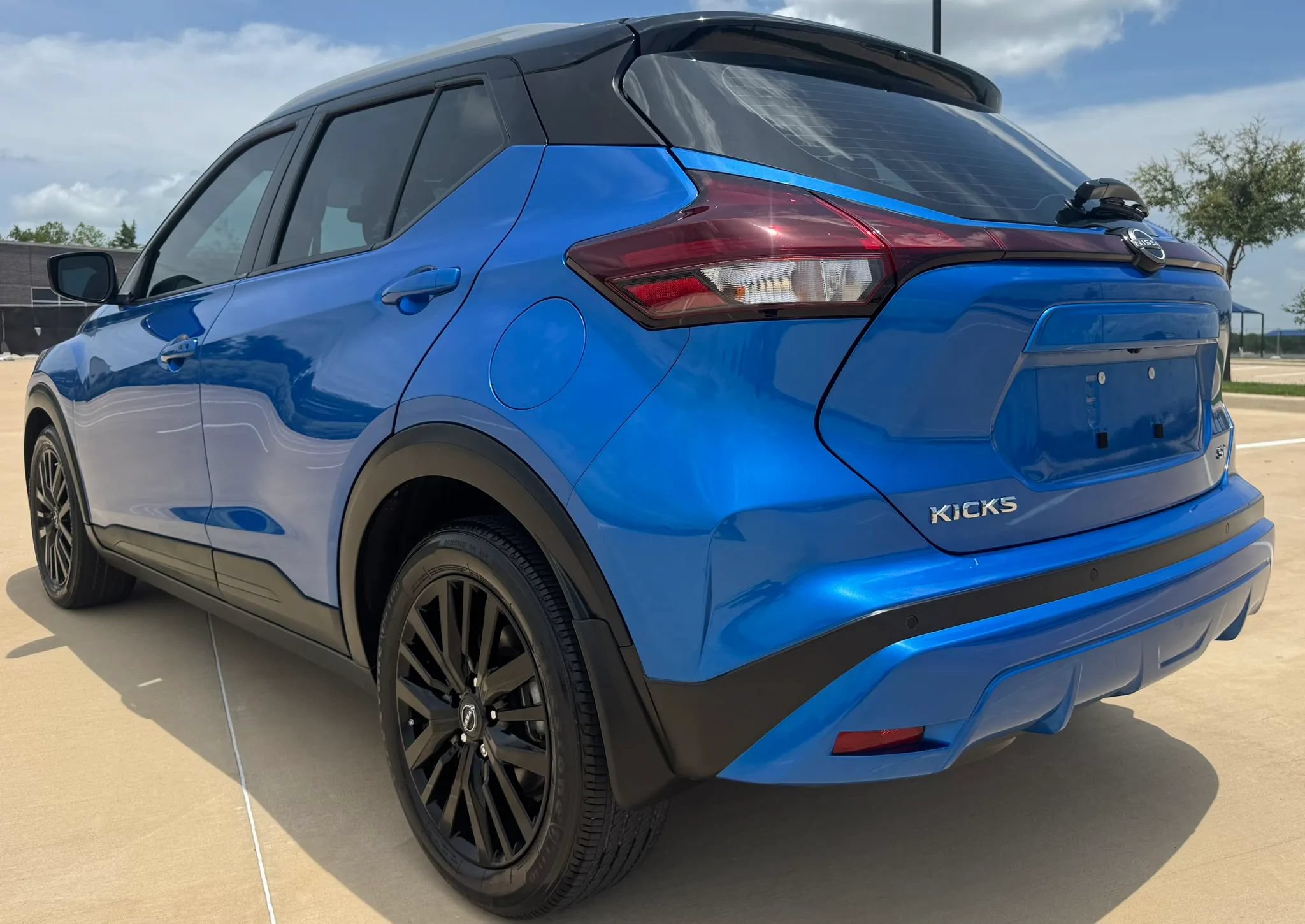 Used 2023 Nissan Kicks SV FWD image 14