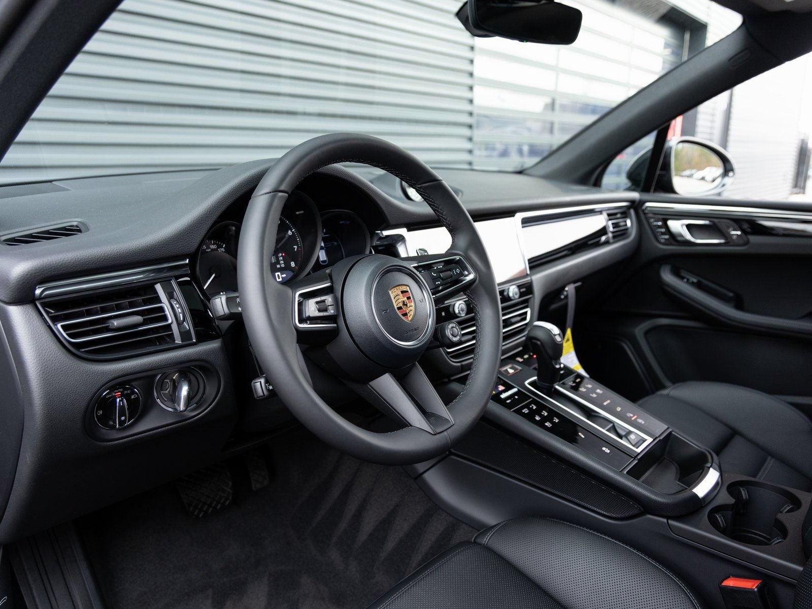 New 2026 Porsche Macan AWD/4WD image 4