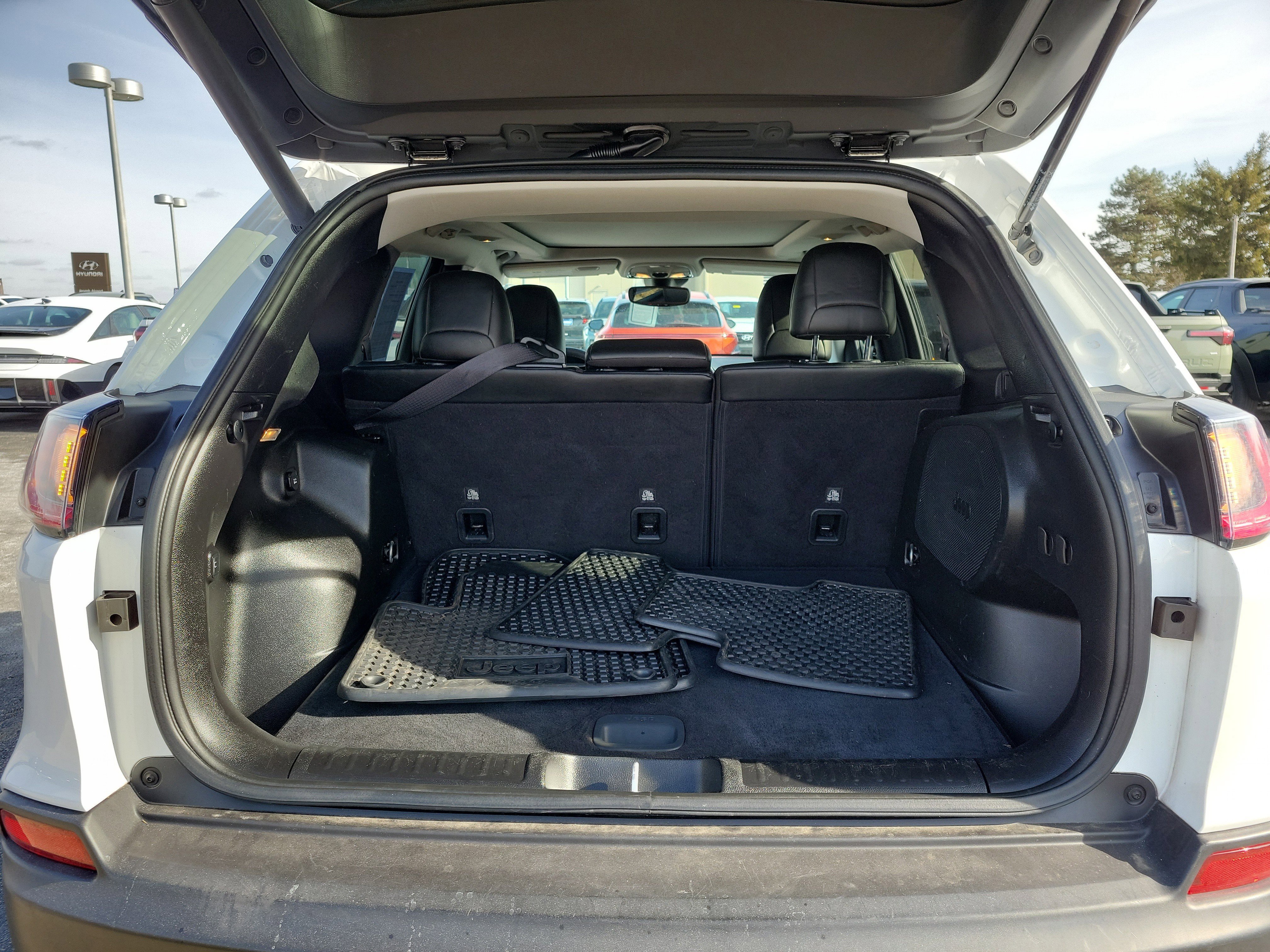 Used 2022 Jeep Cherokee Trailhawk w/ Sun, Sound & Nav Group image 8