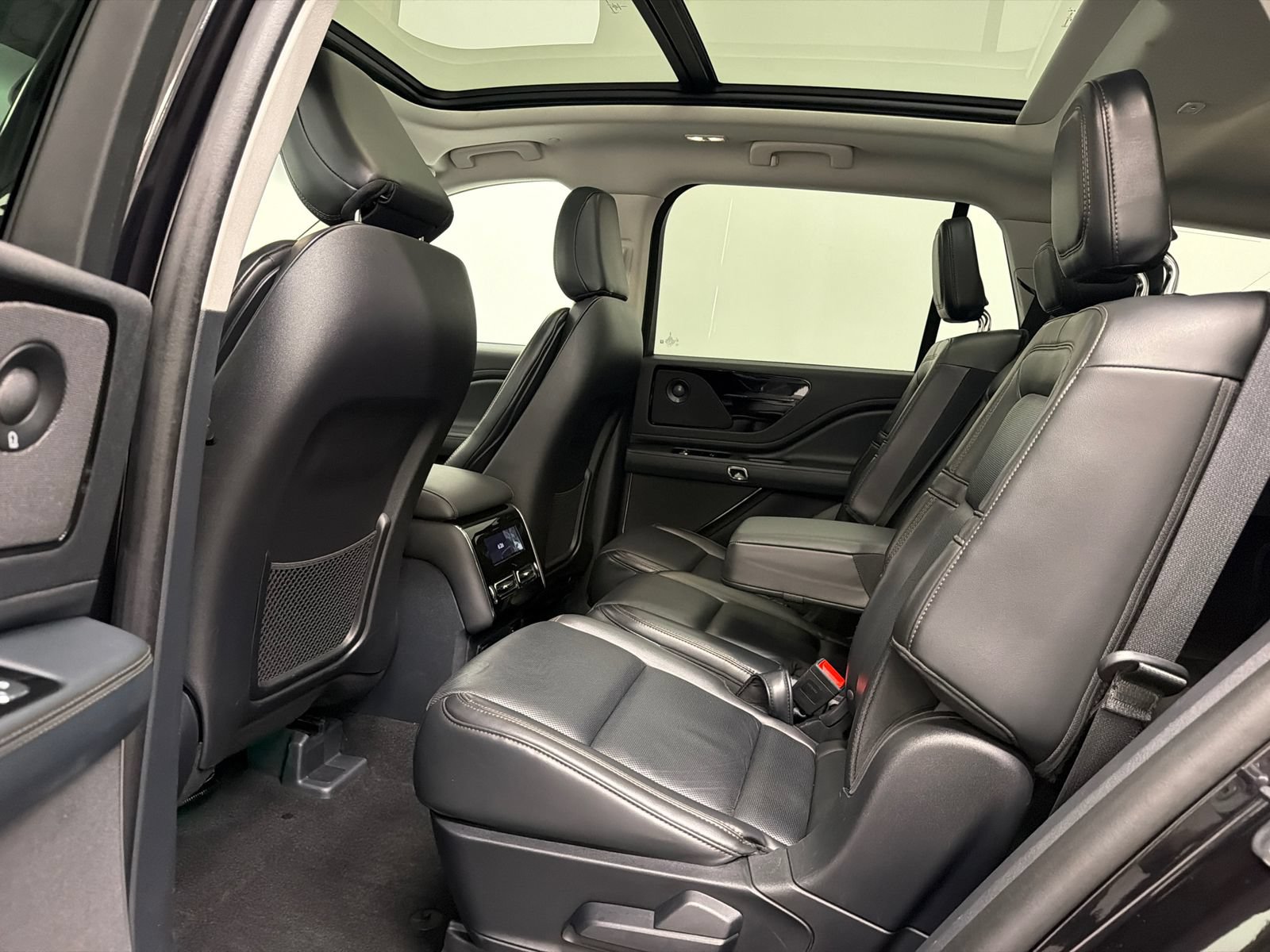 Used 2025 Lincoln Aviator Reserve AWD/4WD image 23