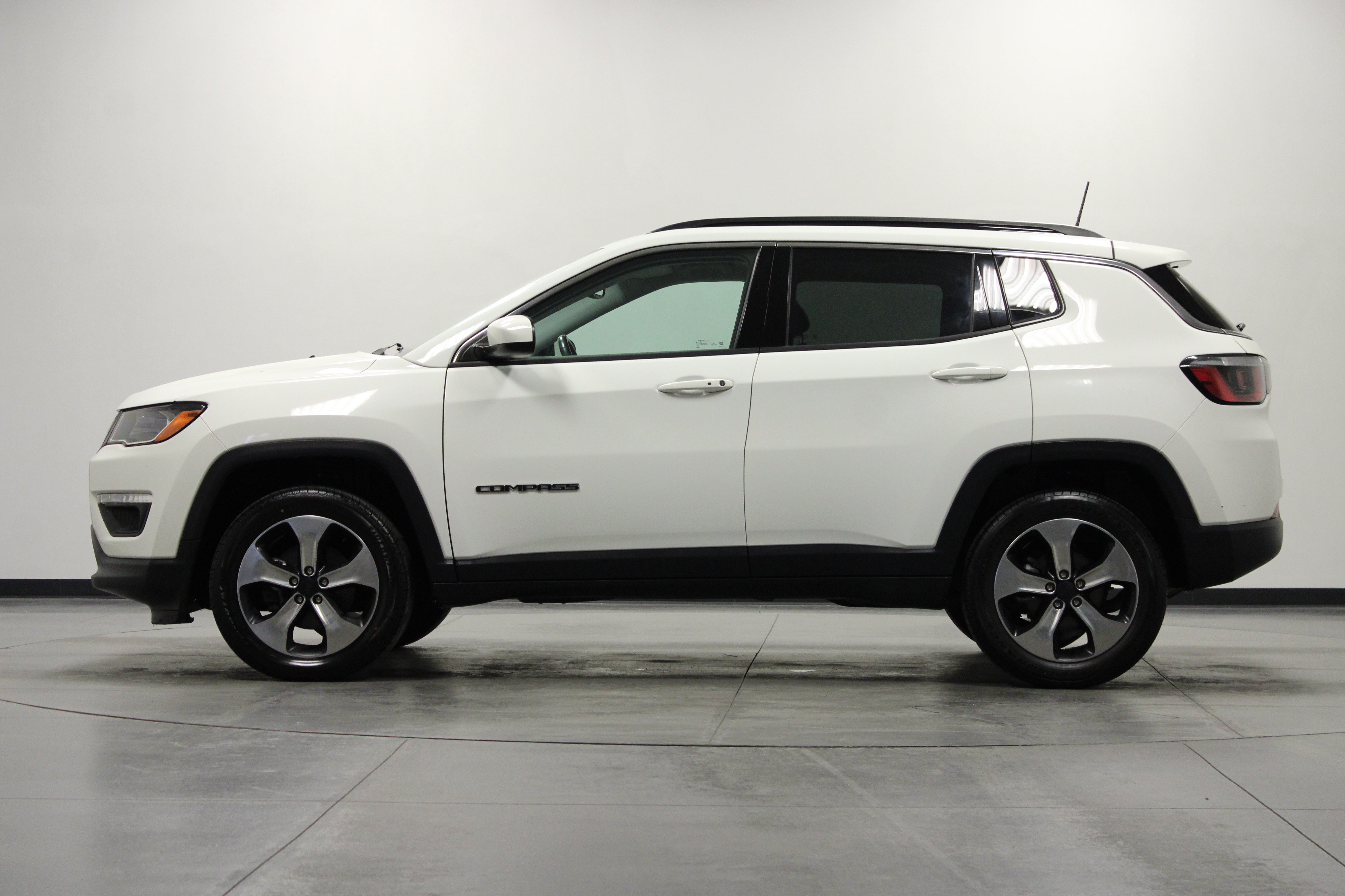 Used 2019 Jeep Compass Latitude w/ Popular Equipment Group AWD/4WD image 7