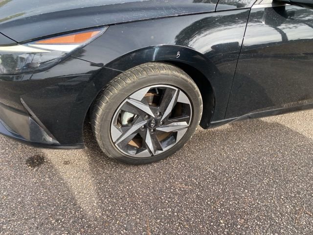 Used 2021 Hyundai Elantra Limited image 11