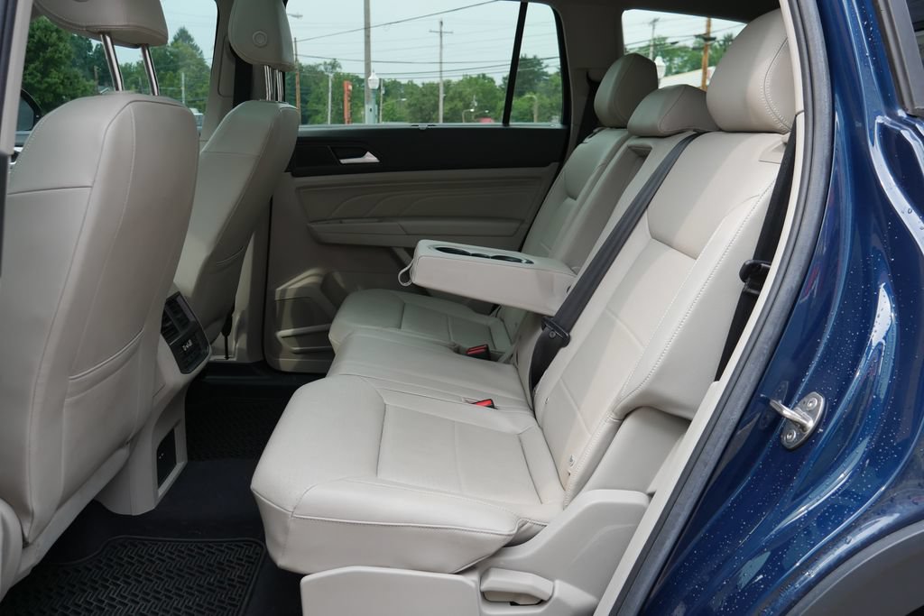 Used 2023 Volkswagen Atlas SEL R-Line AWD/4WD image 9