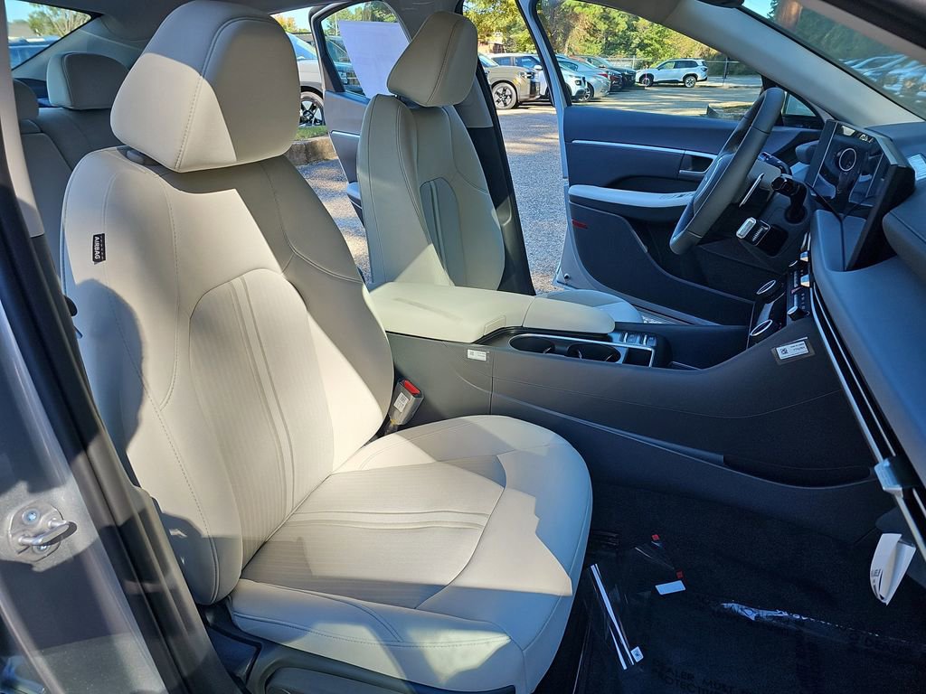 New 2026 Hyundai Sonata SEL FWD image 10