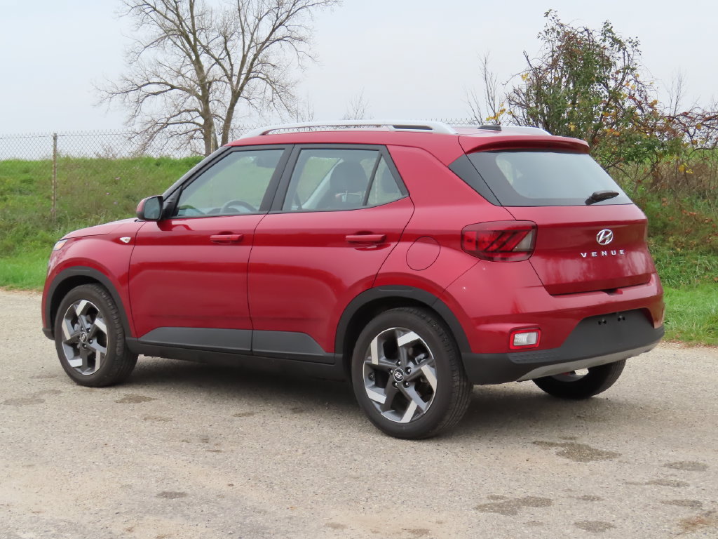 Used 2025 Hyundai Venue Limited FWD image 7