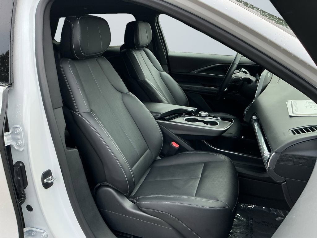 Used 2024 Cadillac Lyriq Luxury image 16