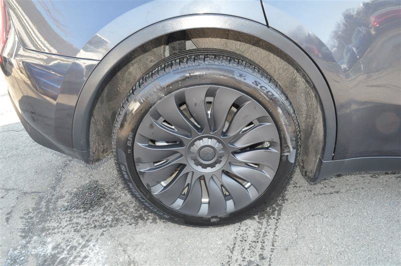 Used 2024 Tesla Model Y Long Range AWD/4WD image 6