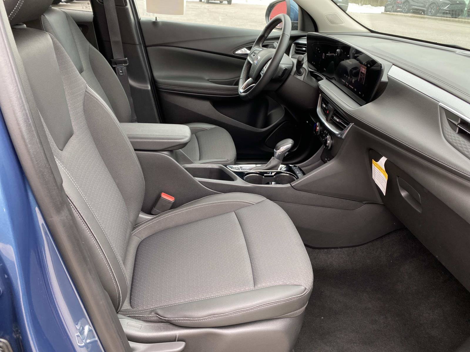Used 2025 Buick Encore GX Preferred AWD/4WD image 21