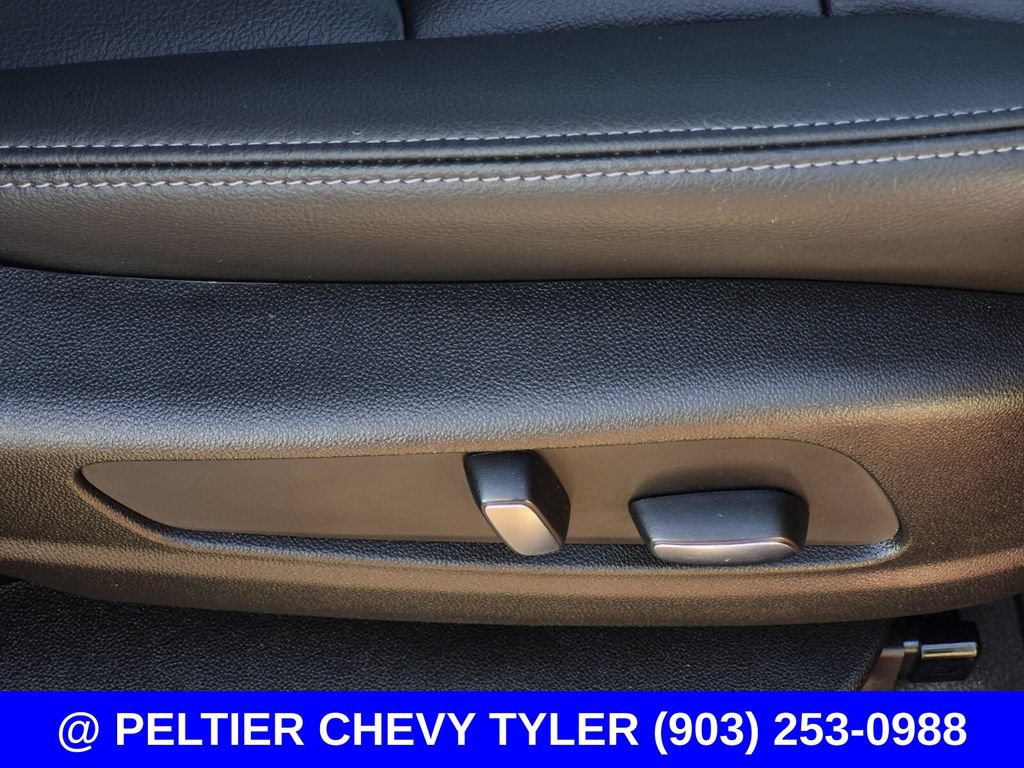 Used 2025 Cadillac XT6 Luxury FWD image 15