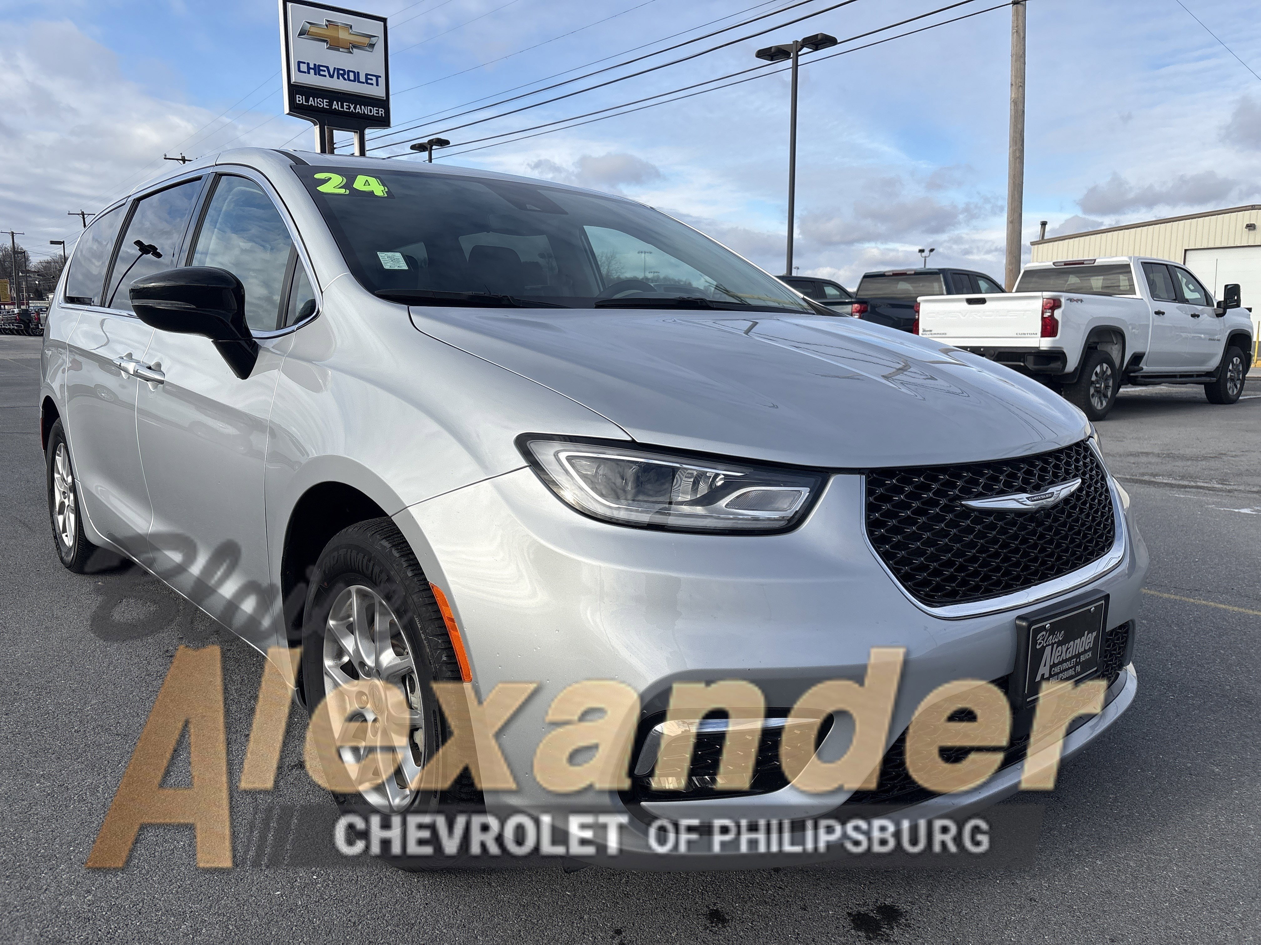 Used 2024 Chrysler Pacifica Touring-L