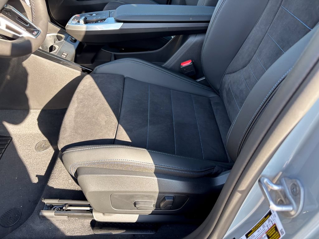 New 2026 BMW X2 xDrive28i AWD/4WD image 16