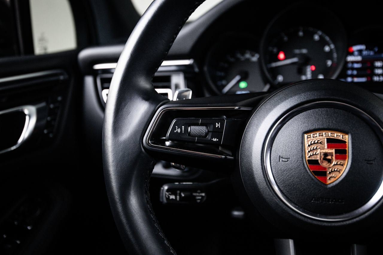 Certified 2024 Porsche Macan AWD/4WD image 17