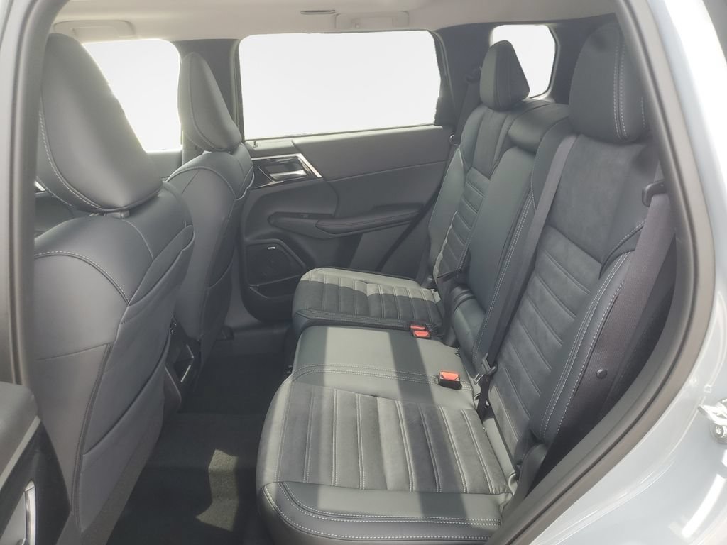 New 2026 Mitsubishi Outlander AWD image 24