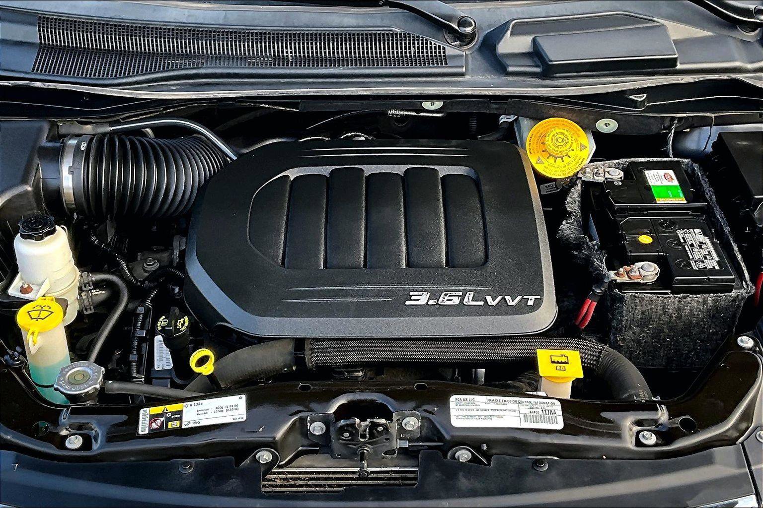 Used 2015 Chrysler Town & Country Touring-L w/ Driver Convenience Group image 25