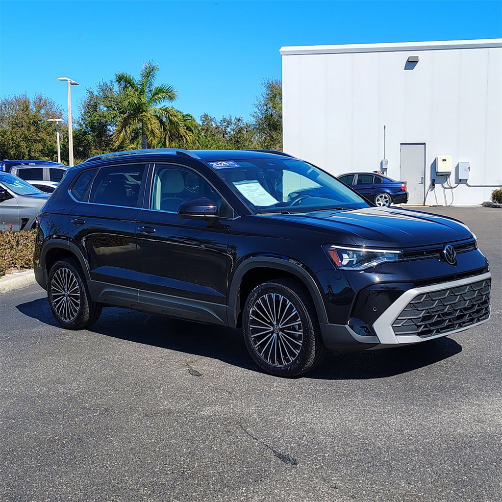 Certified 2025 Volkswagen Taos SE image 2