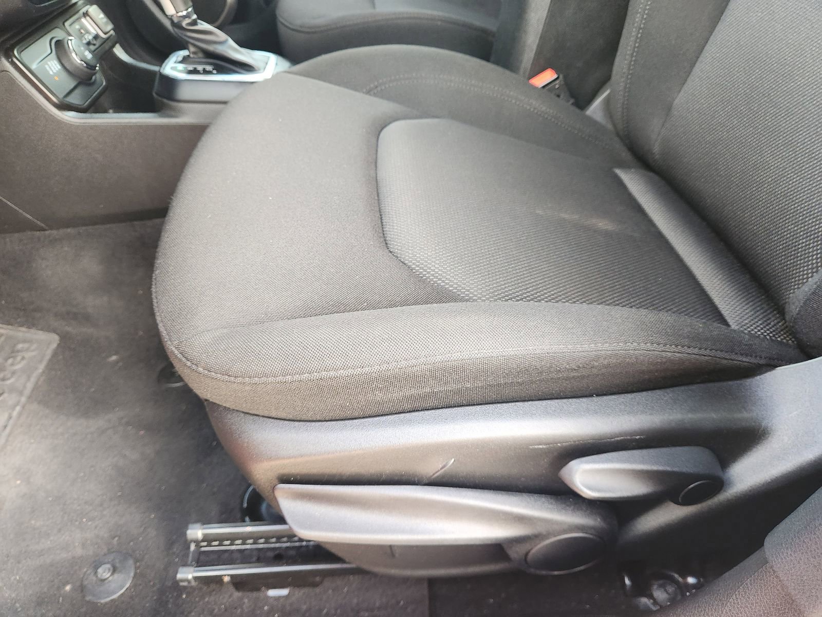 Used 2023 Jeep Renegade Latitude AWD/4WD image 24
