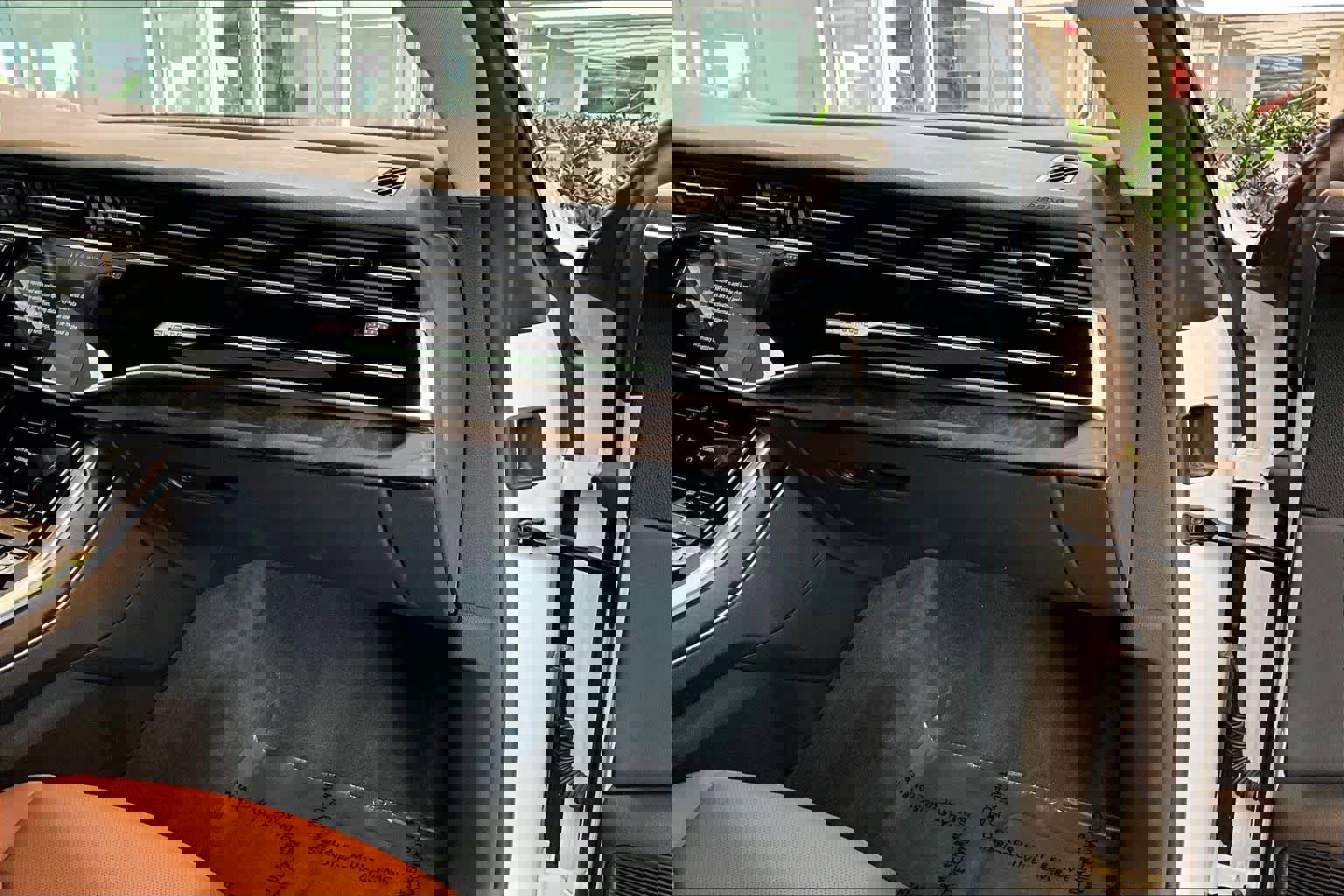 Used 2022 Audi Q8 Premium Plus image 18