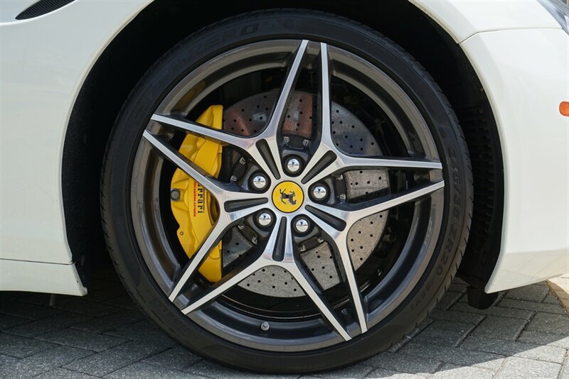 Used 2017 Ferrari California T RWD image 30