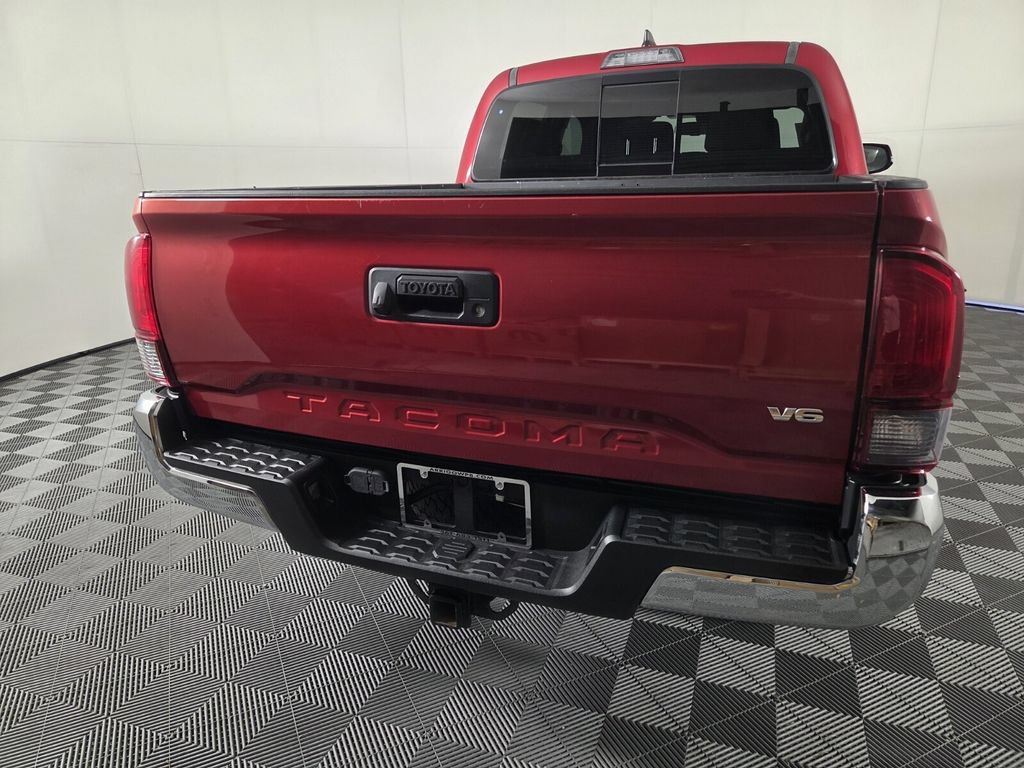 Used 2018 Toyota Tacoma TRD Off-Road AWD/4WD image 5