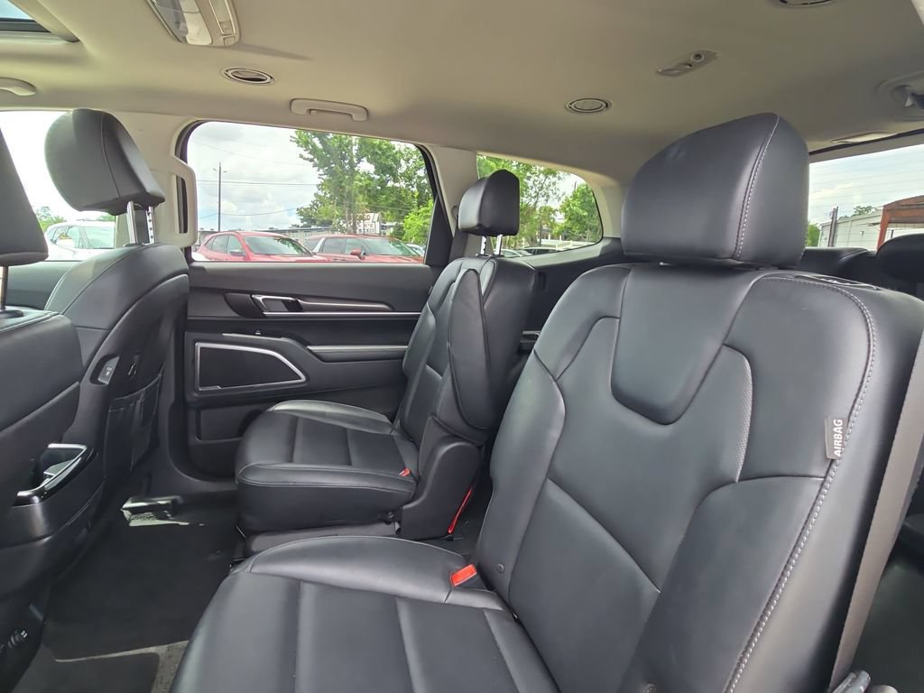 Used 2025 Kia Telluride S FWD image 26