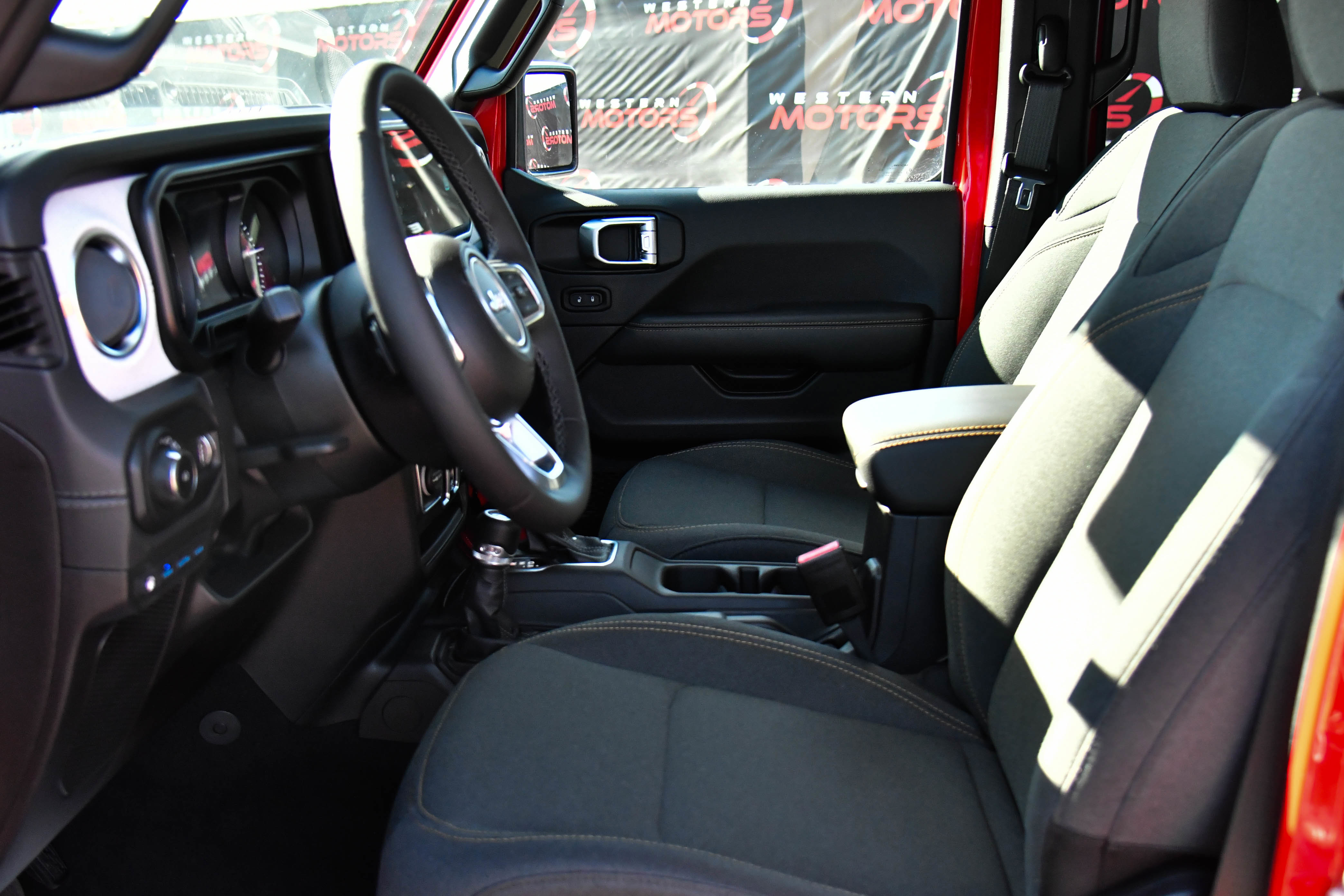 Used 2025 Jeep Wrangler Sahara image 18