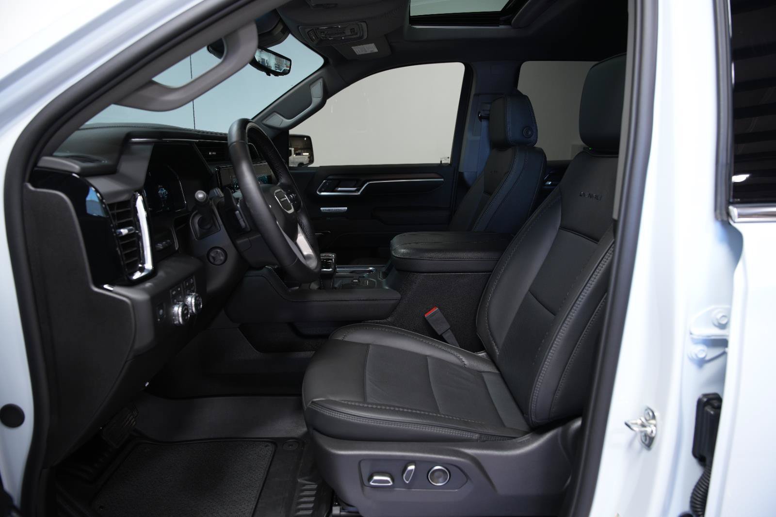 Used 2026 GMC Sierra 1500 Denali AWD/4WD image 33