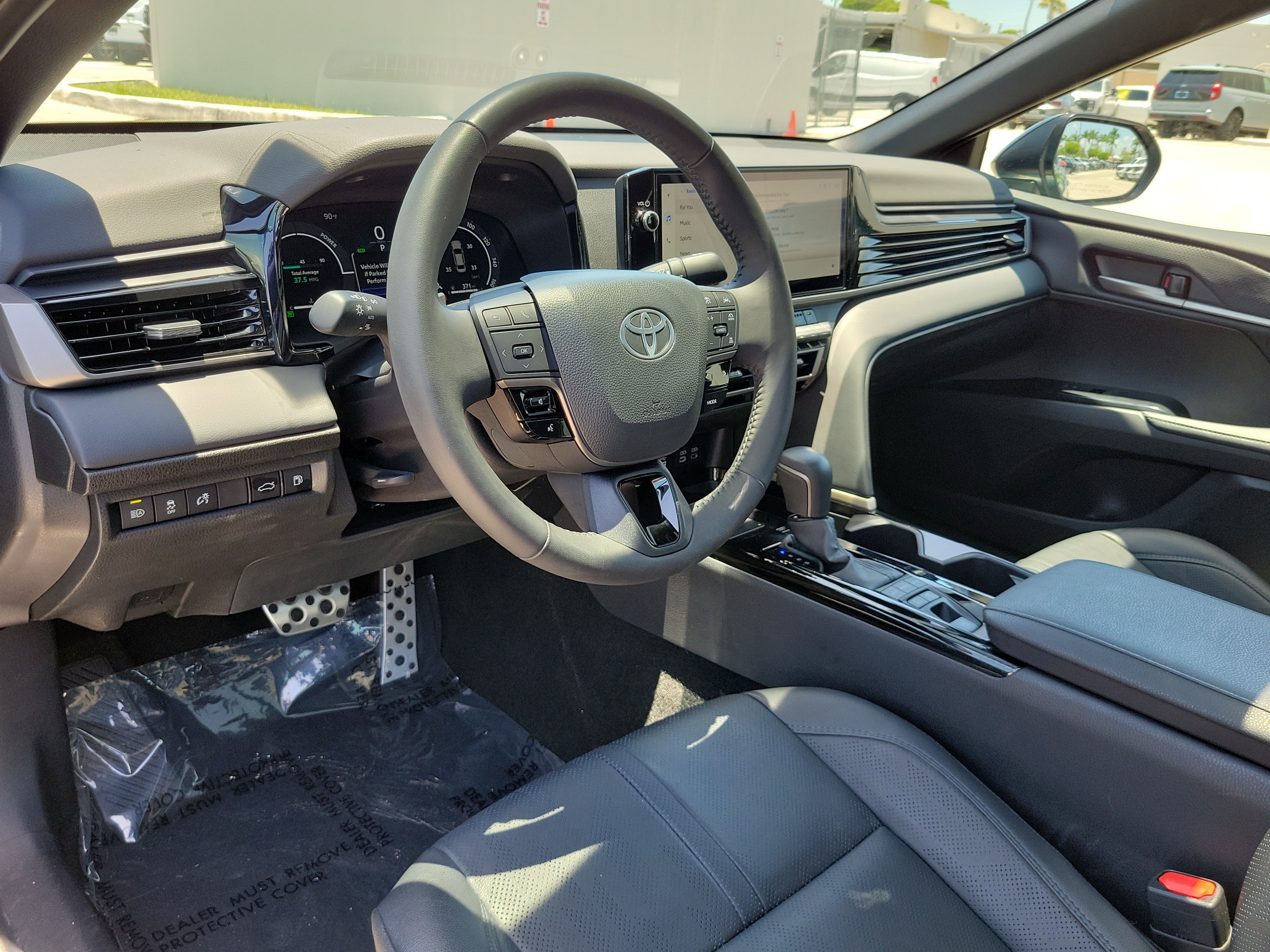 Used 2025 Toyota Camry XSE FWD image 12