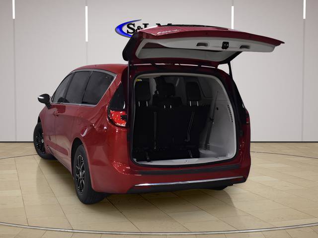 Used 2024 Chrysler Pacifica Touring-L FWD image 35