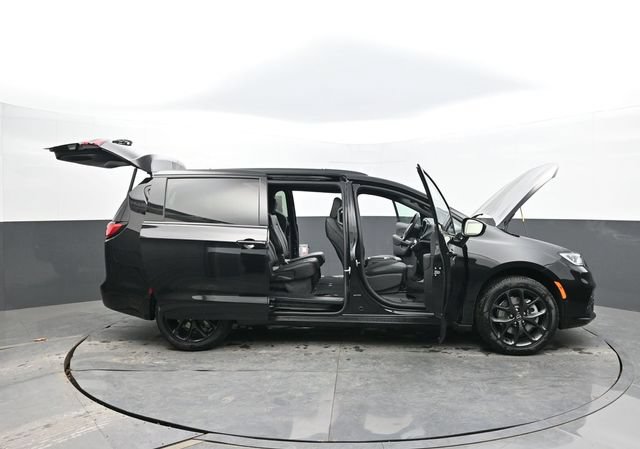 New 2026 Chrysler Pacifica Select w/ S Appearance Package AWD/4WD image 63