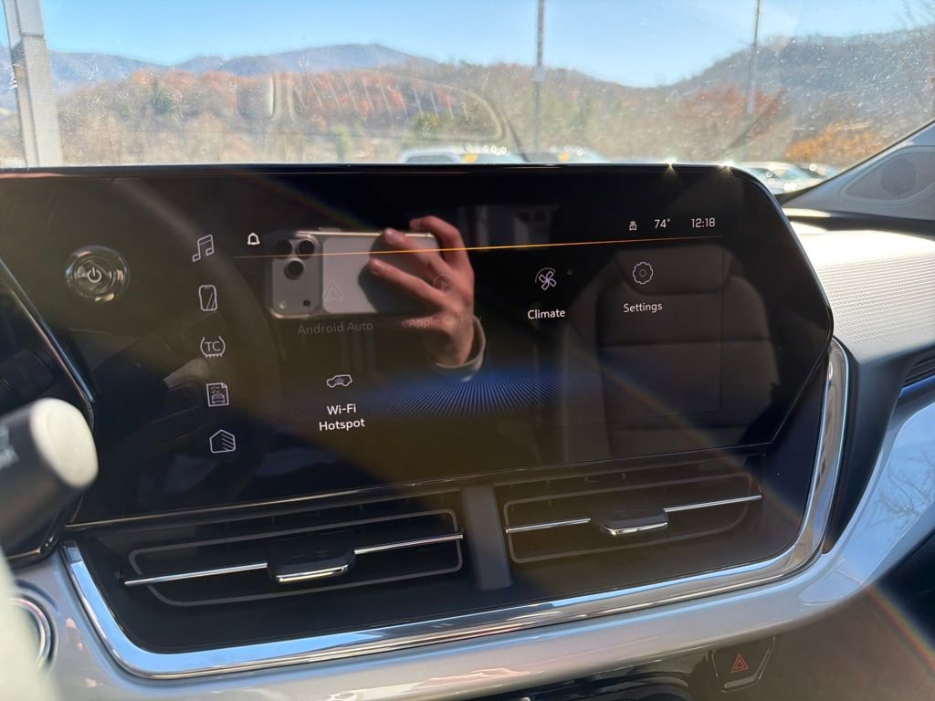 New 2025 Chevrolet Trax LT w/ Sunroof Package image 19