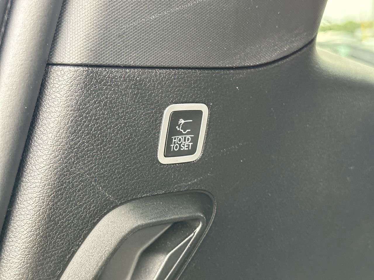 Used 2023 Jeep Wagoneer Series III w/ Preferred Equipment Group image 9