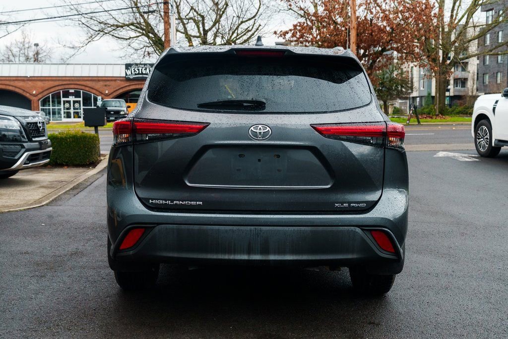 Used 2020 Toyota Highlander XLE image 5