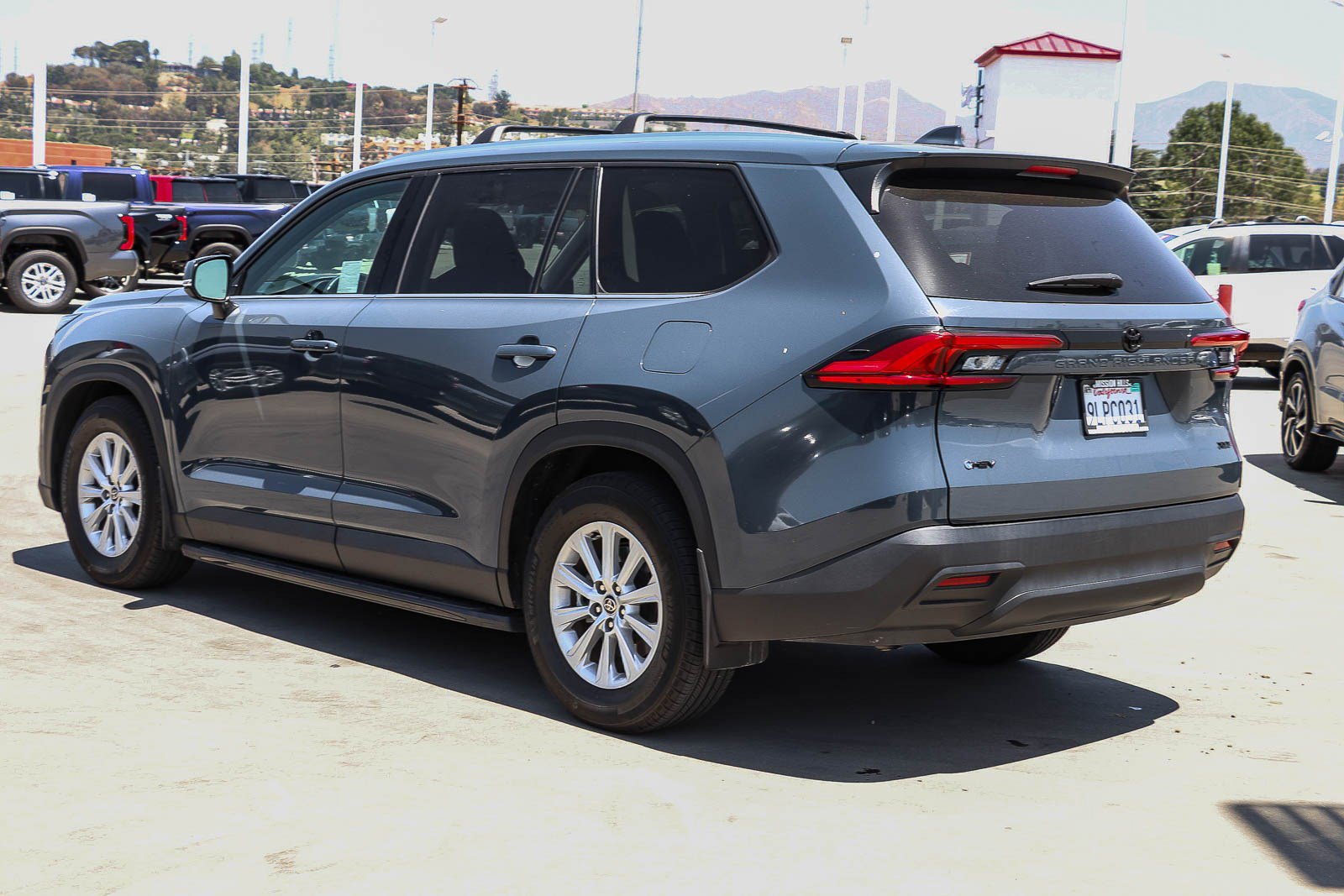 Used 2024 Toyota Grand Highlander XLE FWD image 5