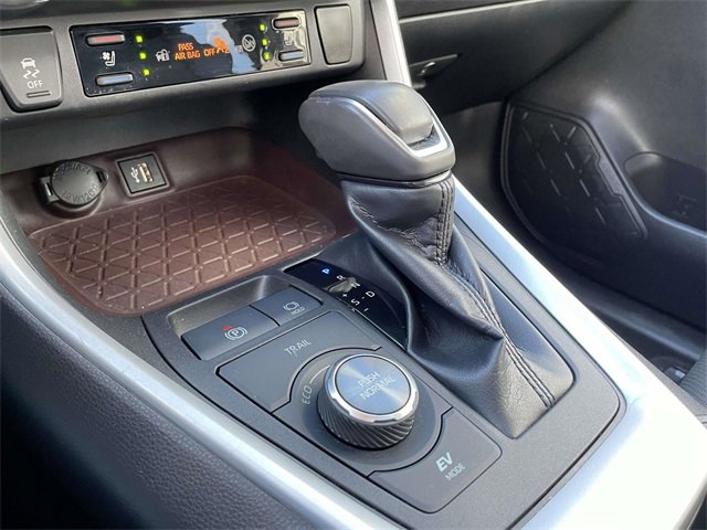 Used 2023 Toyota RAV4 Limited image 32