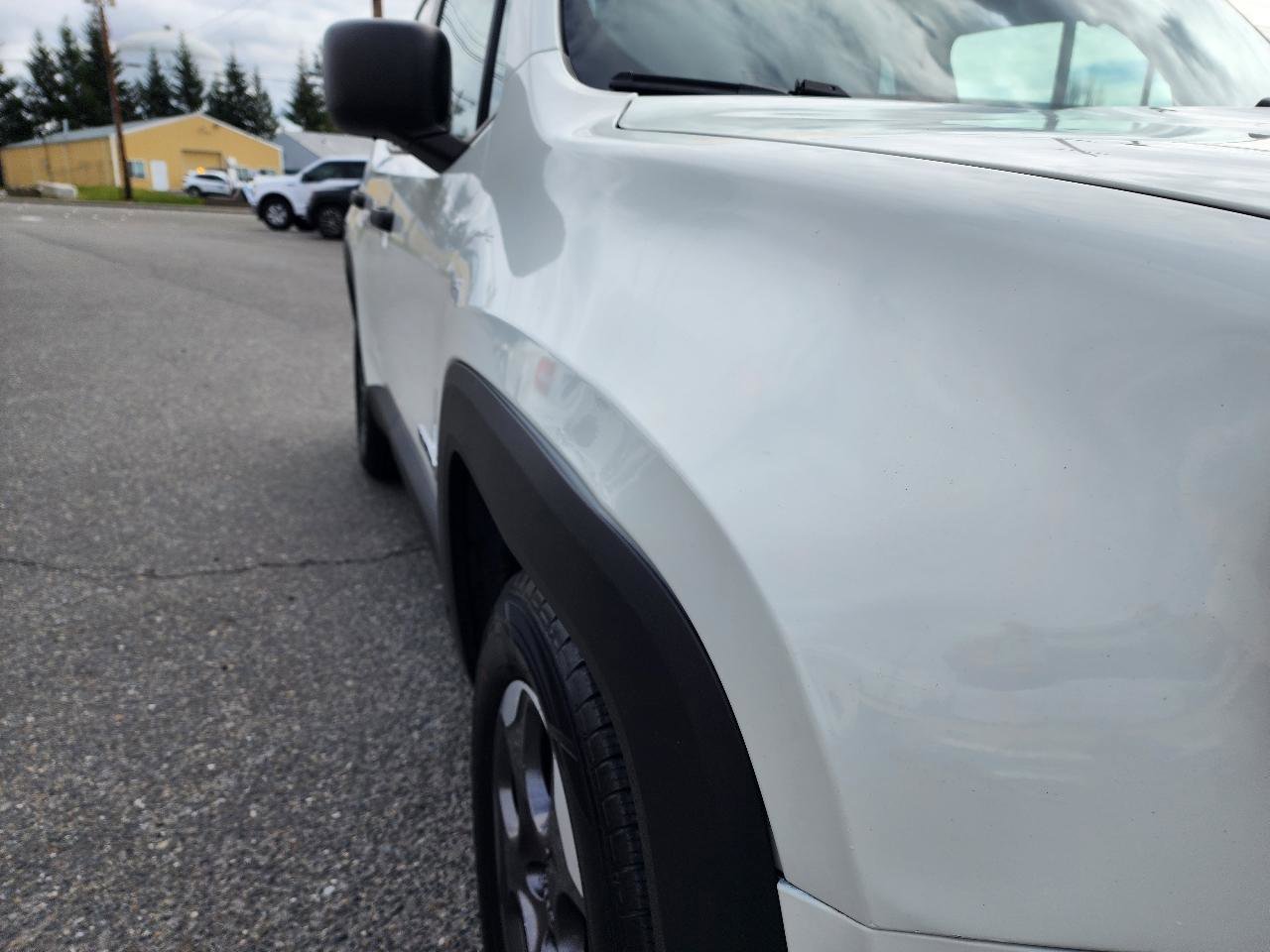 Used 2015 Jeep Renegade Sport w/ Power & Air Group FWD image 29