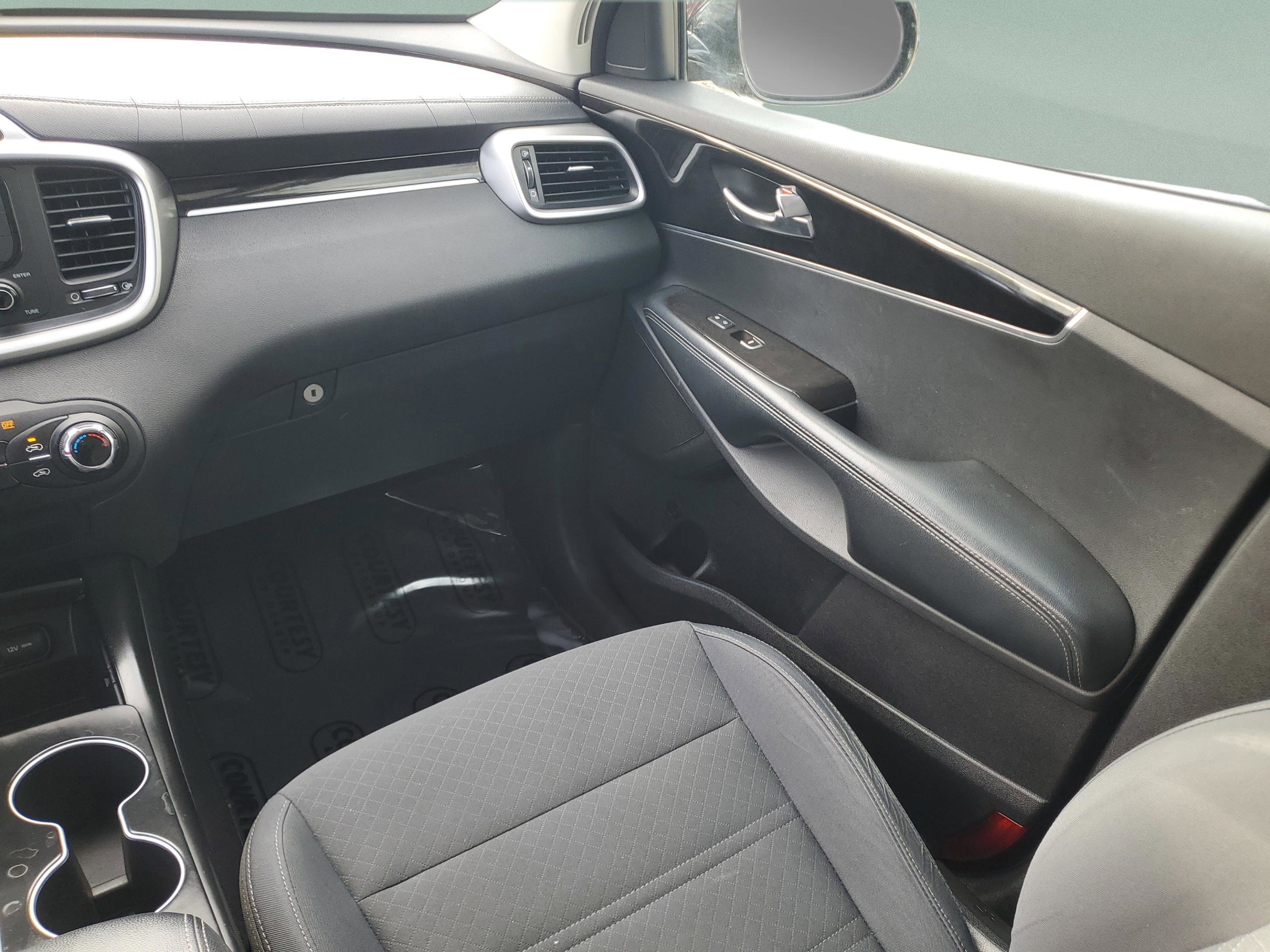 Certified 2017 Kia Sorento LX image 13