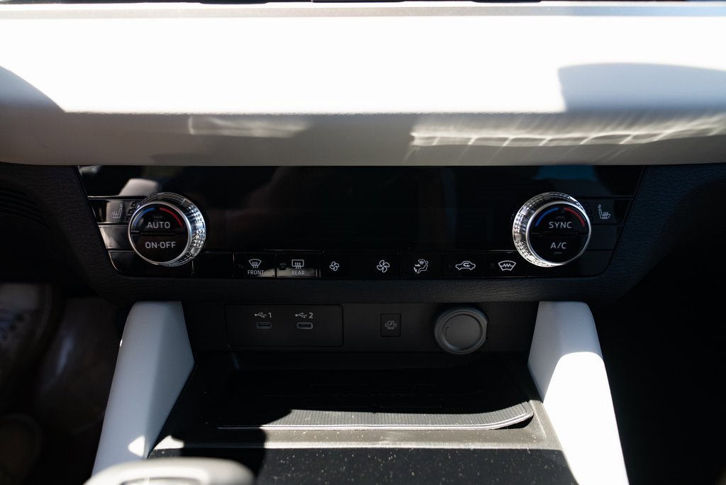 New 2025 Mitsubishi Outlander SEL image 16