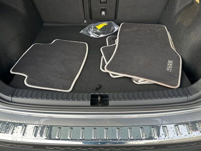 Certified 2023 Volkswagen Taos SE w/ Panoramic Sunroof Package image 17