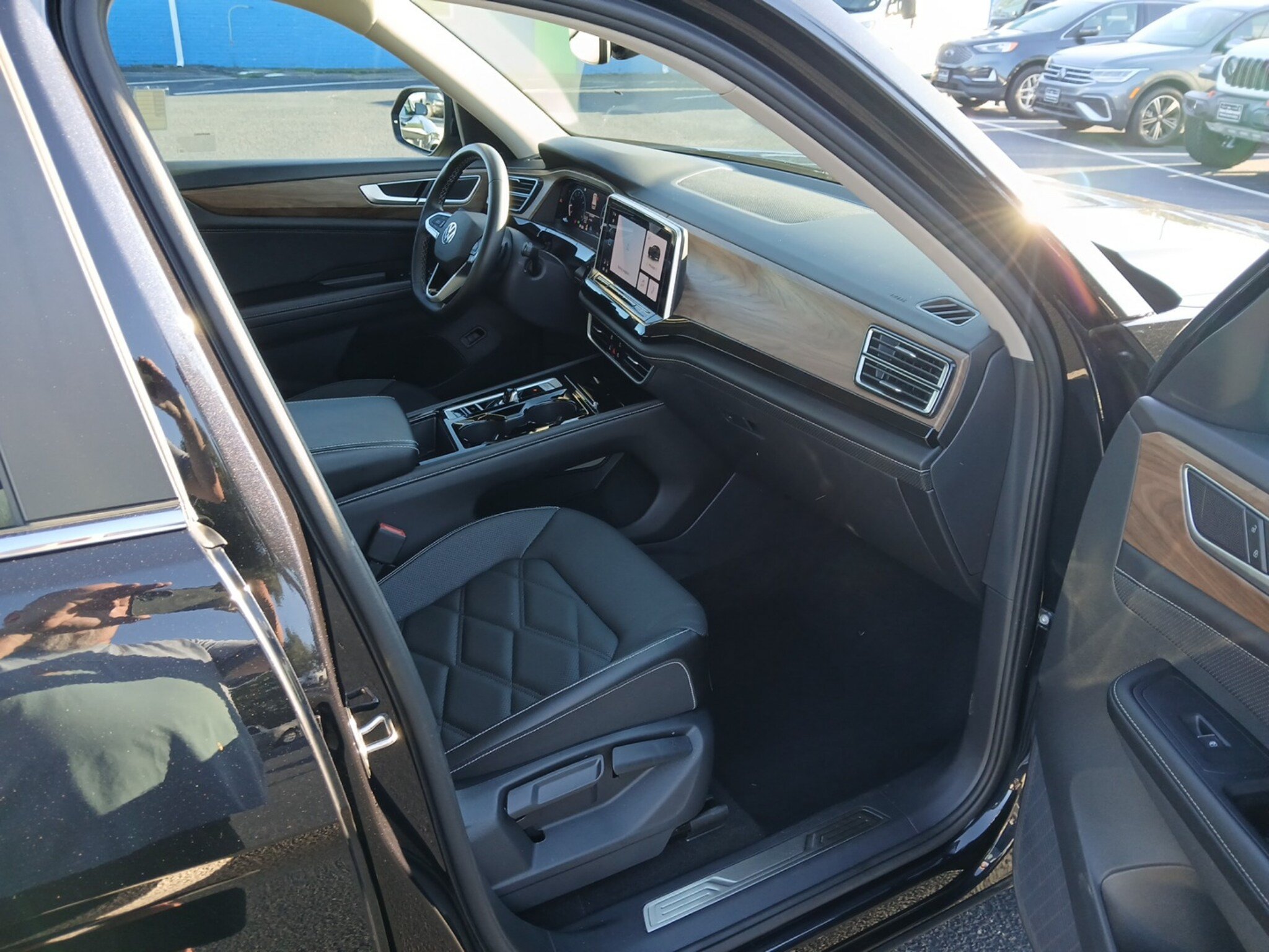 Used 2025 Volkswagen Atlas SE FWD image 35