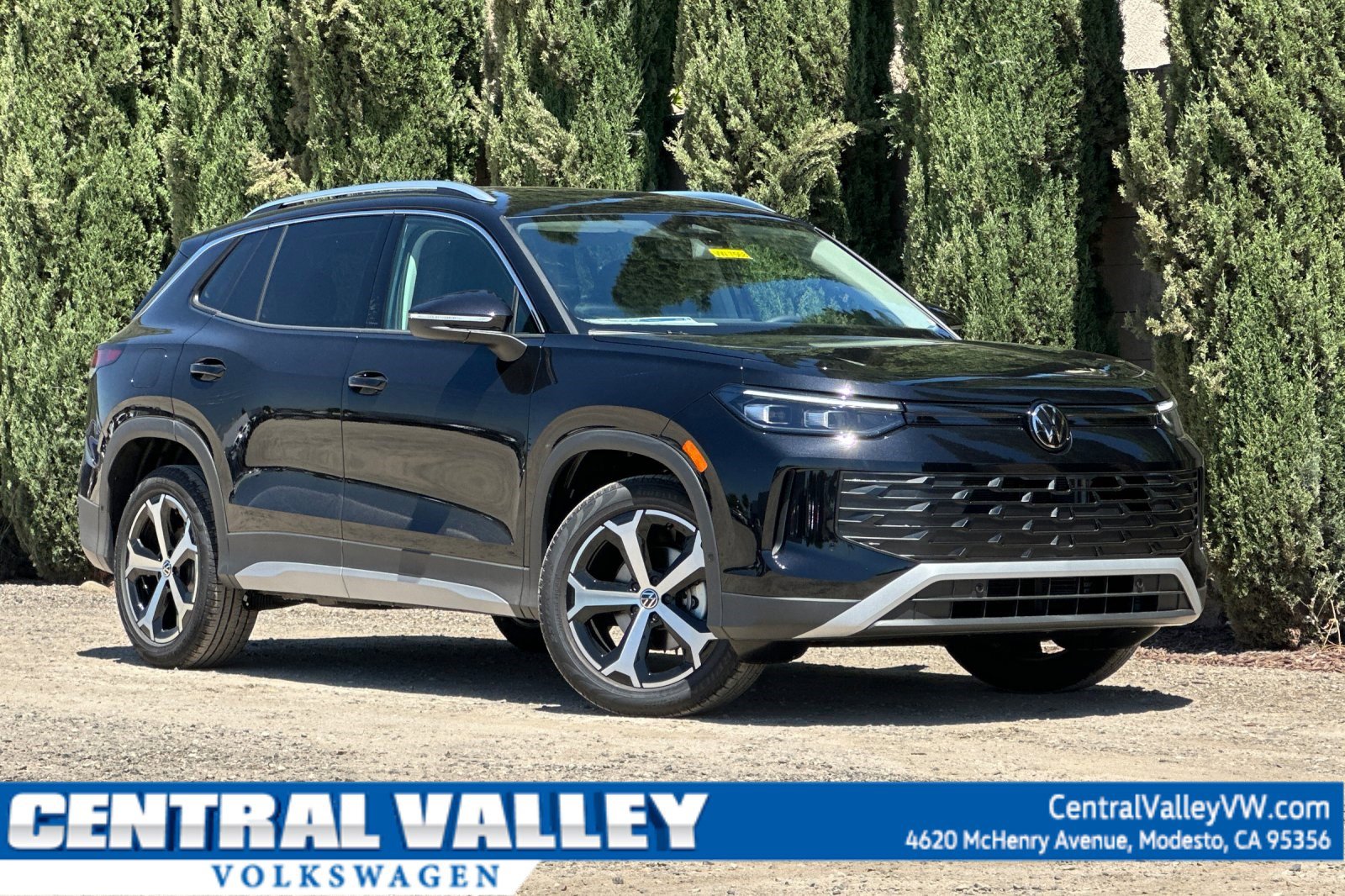 New 2025 Volkswagen Tiguan SE image 1