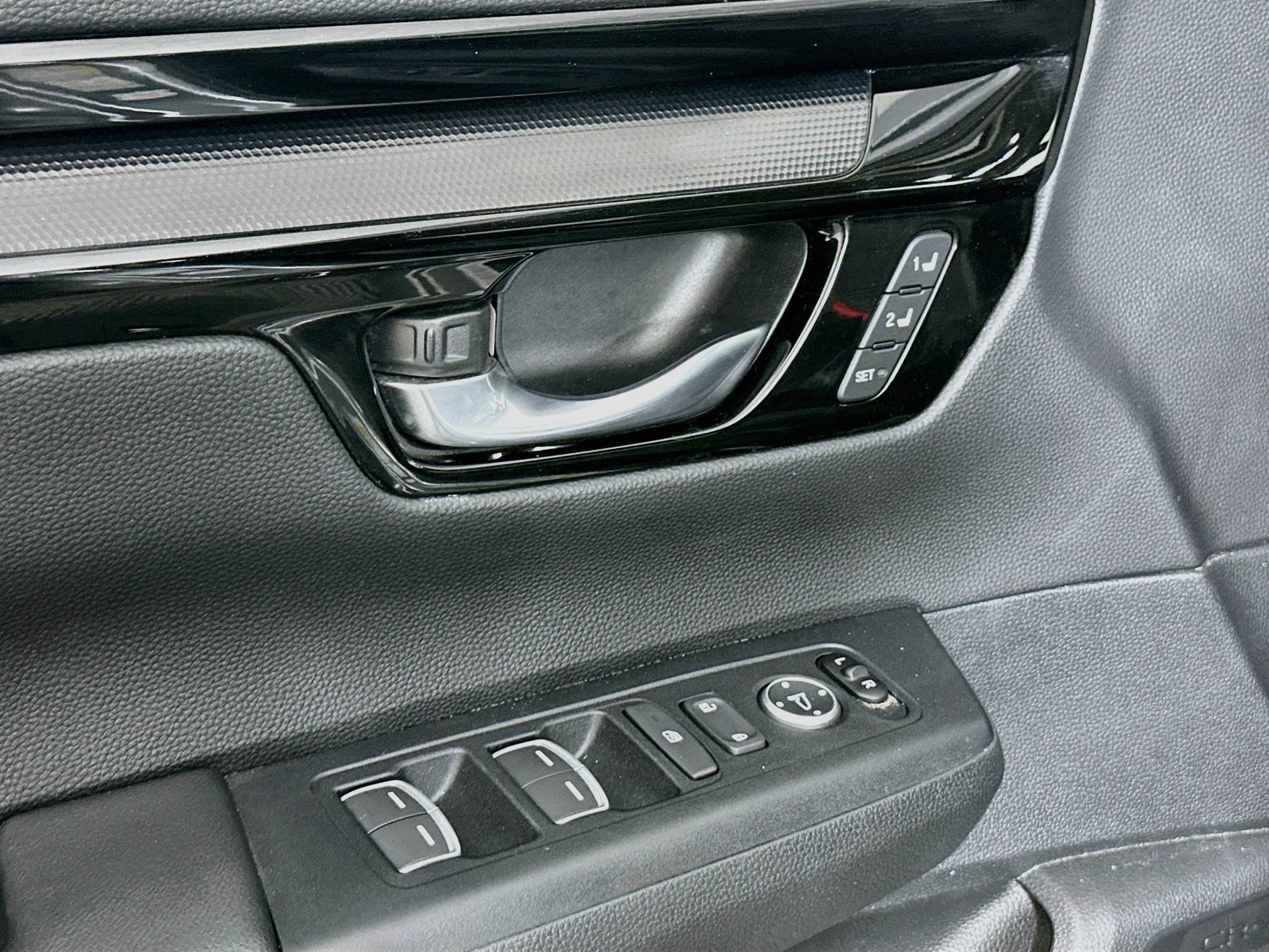 Used 2025 Honda CR-V EX-L image 15
