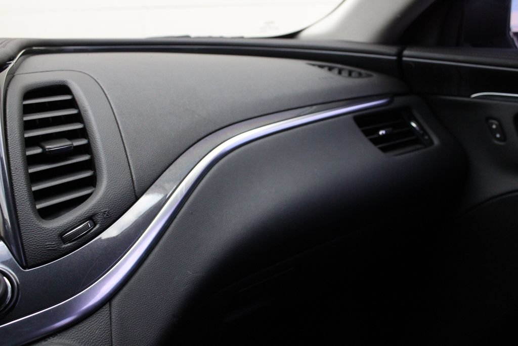 Used 2018 Chevrolet Impala LT FWD image 21