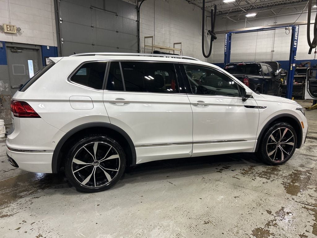 Used 2022 Volkswagen Tiguan SEL R-Line image 1
