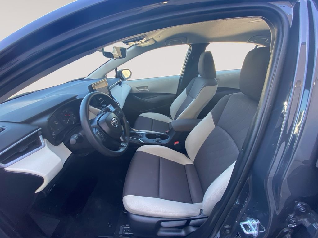 Used 2025 Toyota Corolla LE FWD image 4