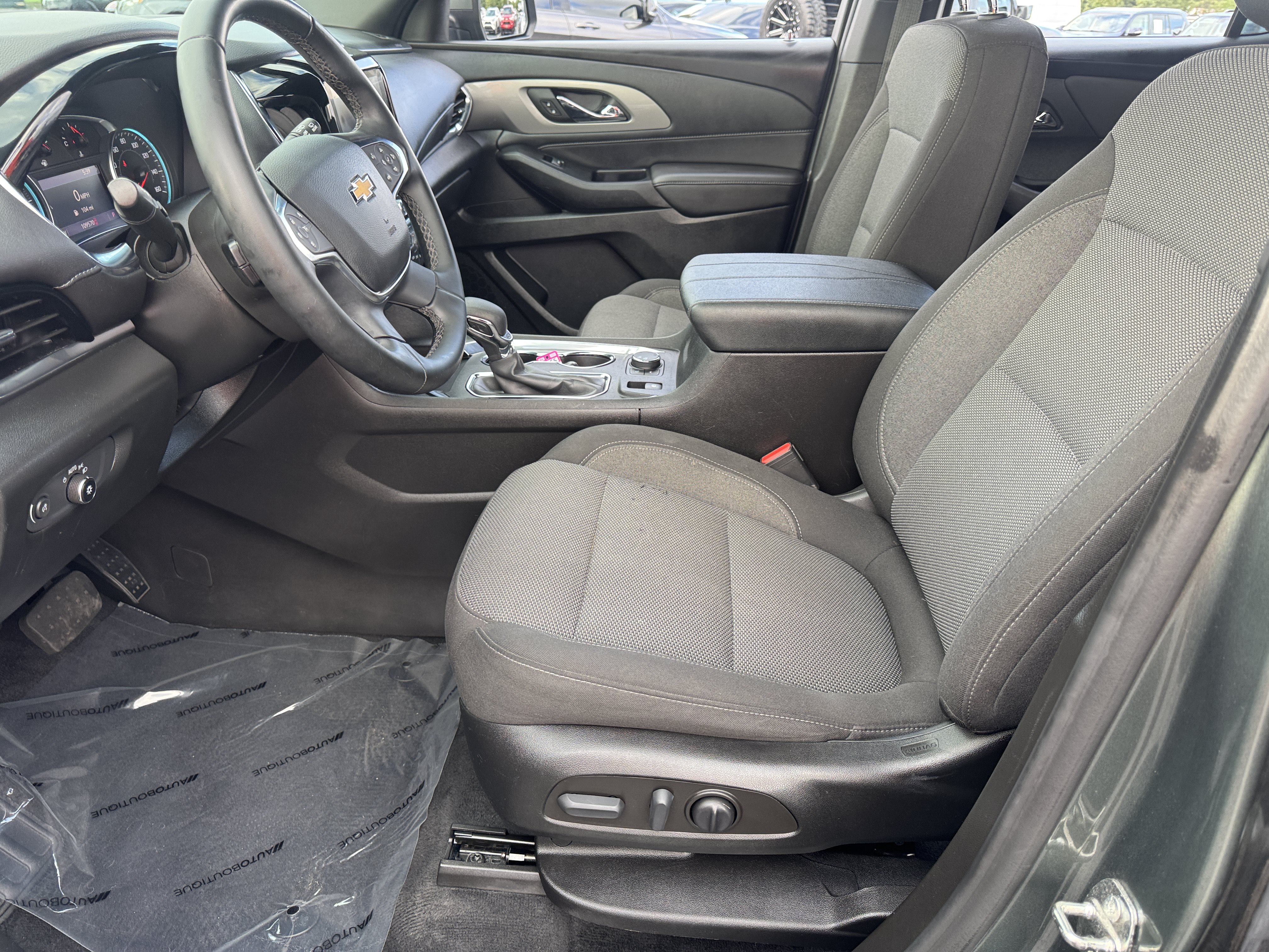 Used 2023 Chevrolet Traverse LT w/ LPO, Cargo Package AWD/4WD image 32