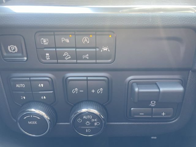 New 2026 Chevrolet Suburban High Country w/ Sun And Tow Package AWD/4WD image 20