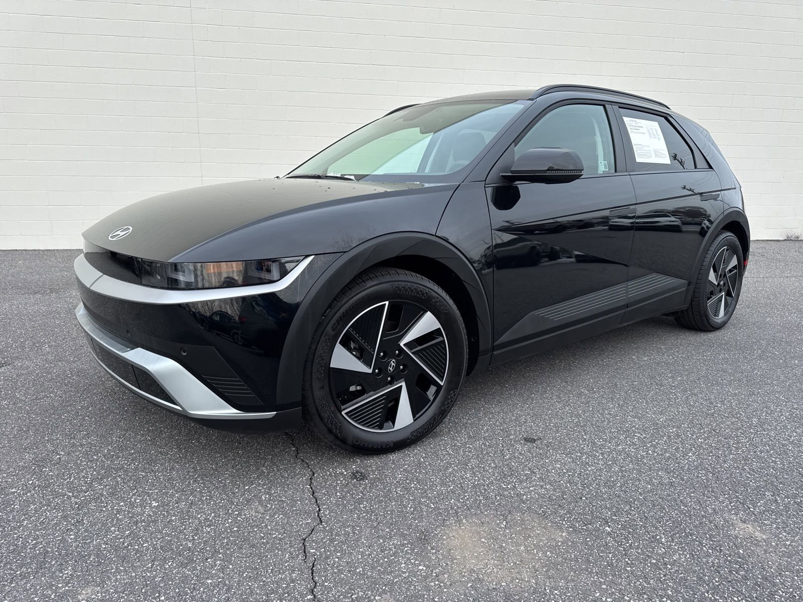 Used 2025 Hyundai Ioniq 5 SEL image 1